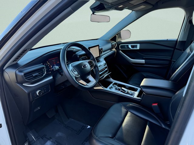 Certified 2022 Ford Explorer XLT w/ Equipment Group 202A AWD/4WD image 4