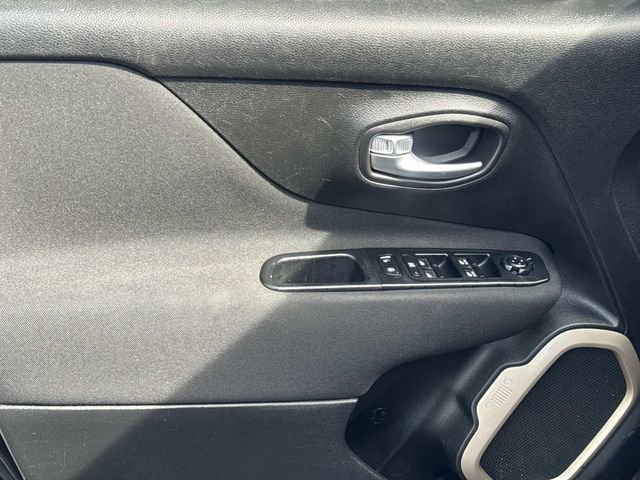 Used 2017 Jeep Renegade Latitude image 19