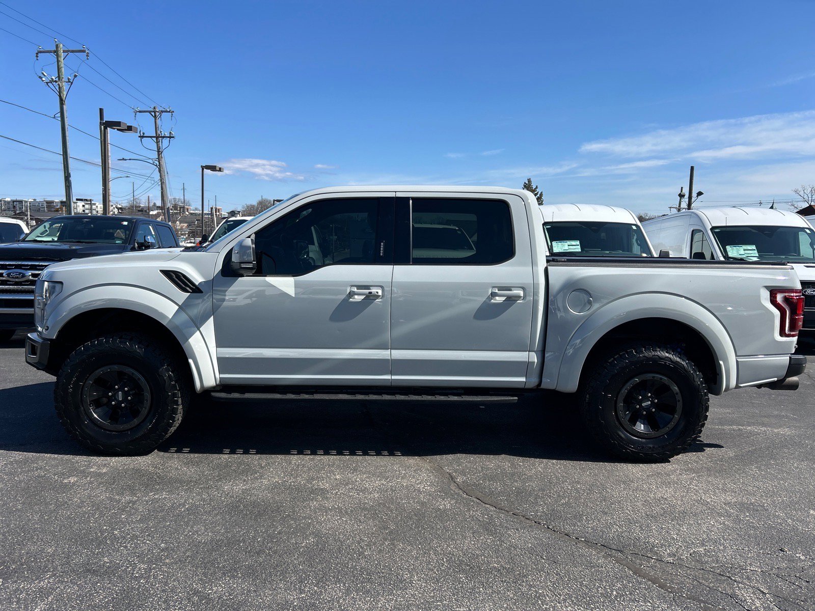 Certified 2017 Ford F150 Raptor w/ Equipment Group 802A Luxury image 4
