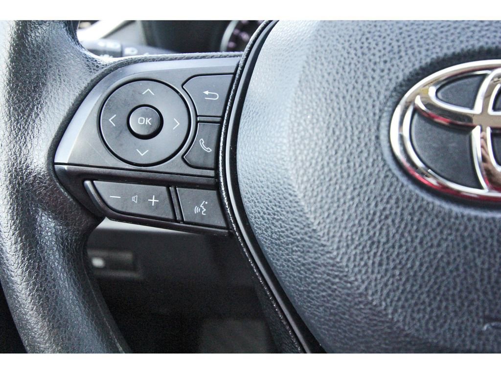 Used 2021 Toyota RAV4 LE FWD image 18