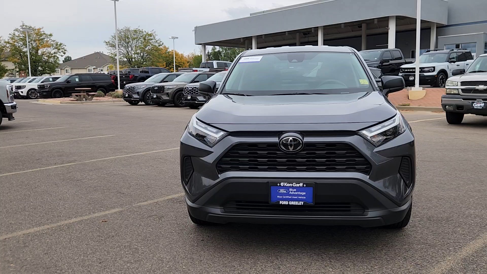 Used 2025 Toyota RAV4 LE AWD/4WD image 5