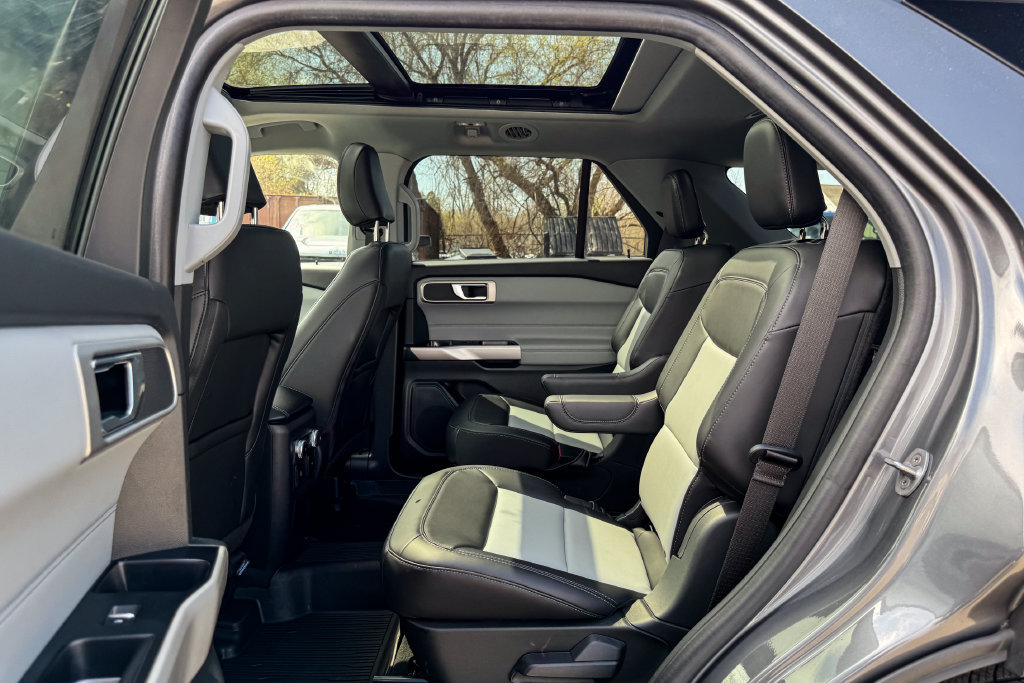 Certified 2022 Ford Explorer XLT w/ Equipment Group 202A AWD/4WD image 20