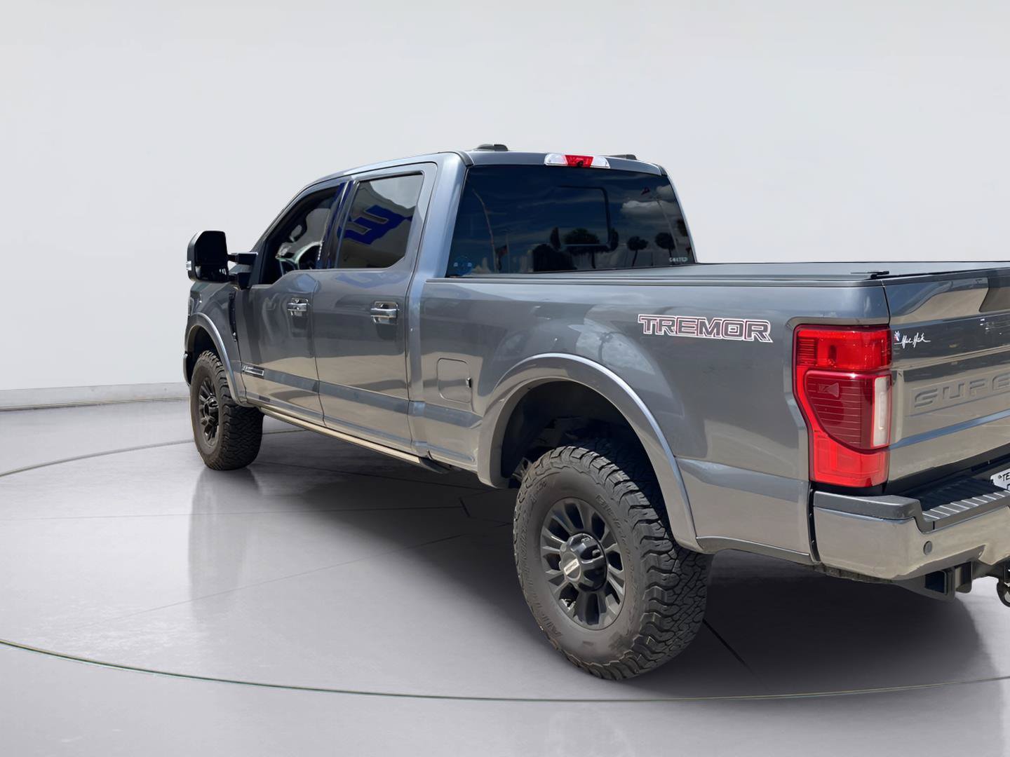 Certified 2022 Ford F250 Lariat w/ Tremor Off-Road Package AWD/4WD image 6