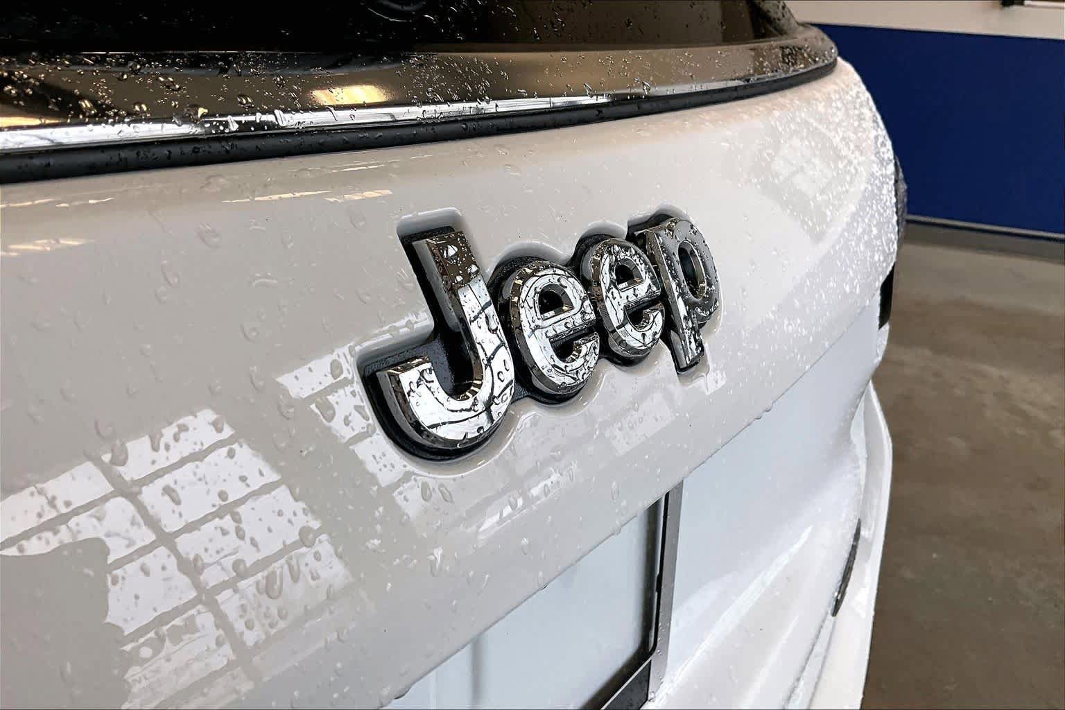 Used 2024 Jeep Compass Latitude AWD/4WD image 33