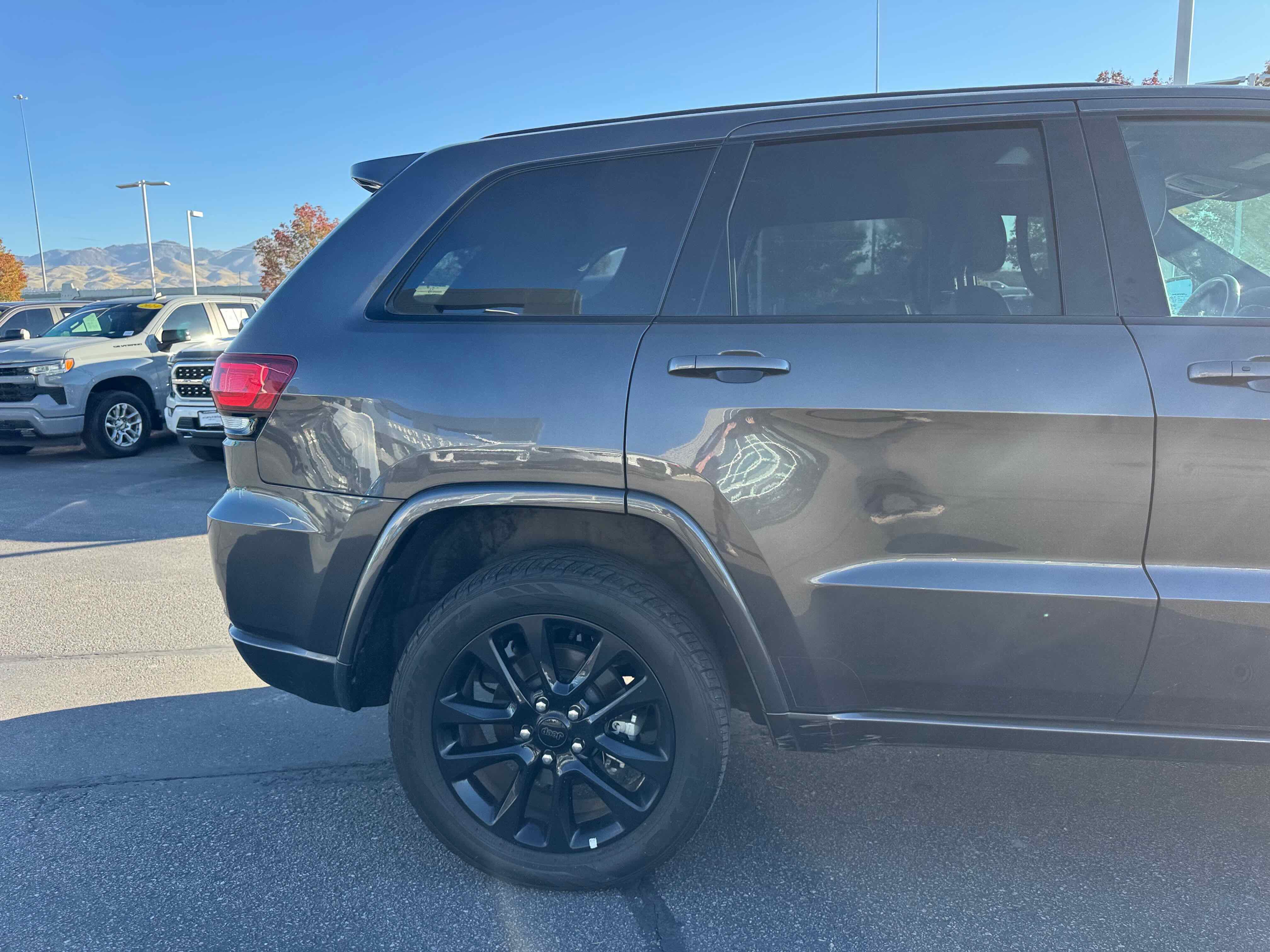 Used 2021 Jeep Grand Cherokee Laredo X image 12