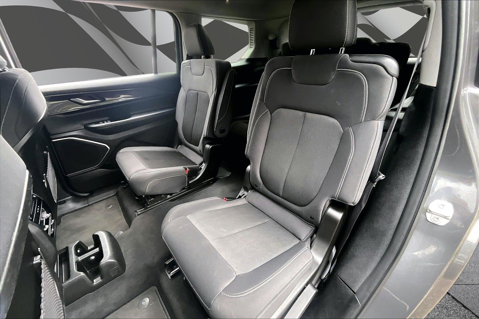 Used 2022 Jeep Grand Cherokee L Laredo w/ Luxury Tech Group I RWD image 26