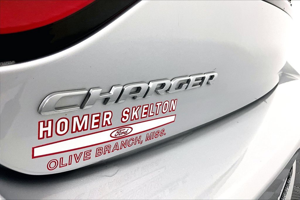 Used 2020 Dodge Charger SXT RWD image 14