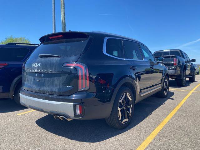 Used 2023 Kia Telluride EX w/ EX Captain's Chair Package AWD/4WD image 10