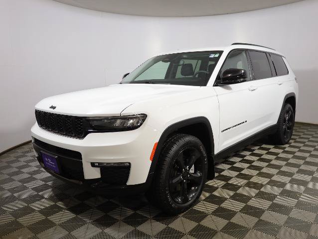 Used 2023 Jeep Grand Cherokee L Limited w/ Black Appearance Package AWD/4WD image 3