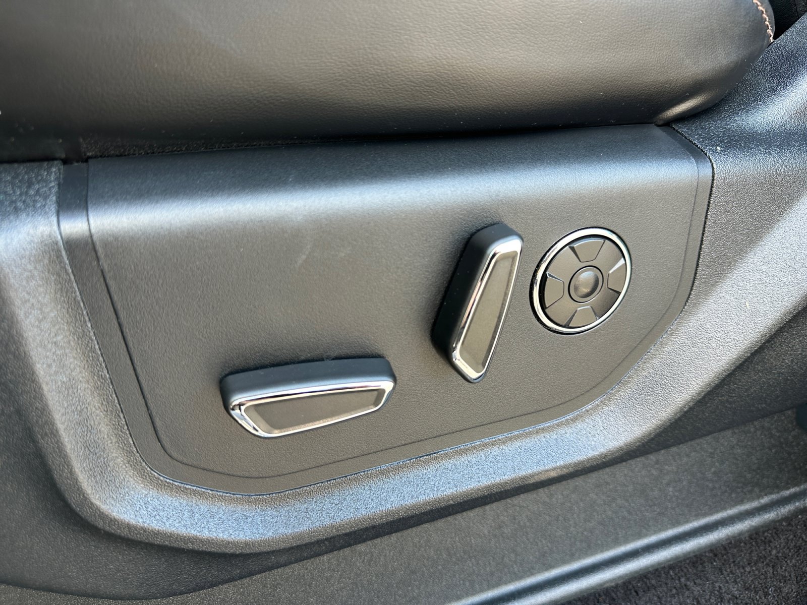 Certified 2019 Ford F250 Platinum w/ Platinum Ultimate Package AWD/4WD image 24