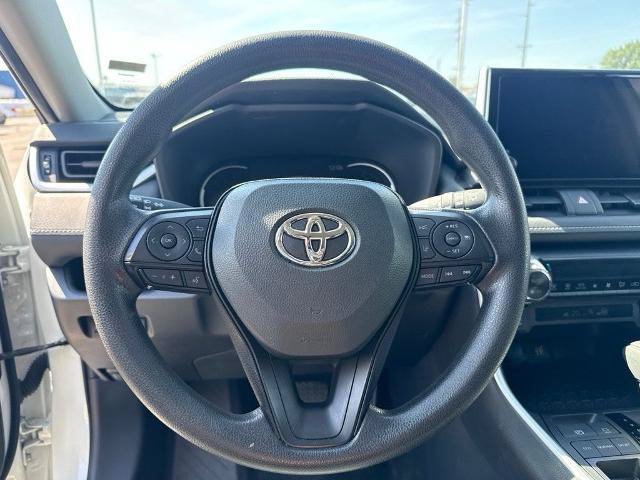 Used 2025 Toyota RAV4 XLE FWD image 3