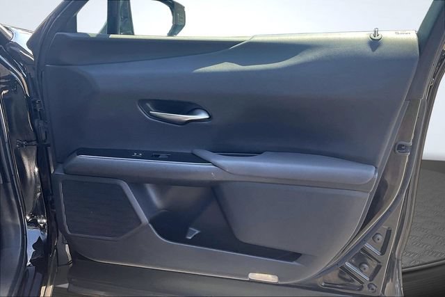 Used 2019 Lexus UX 200 w/ Premium Package FWD image 24