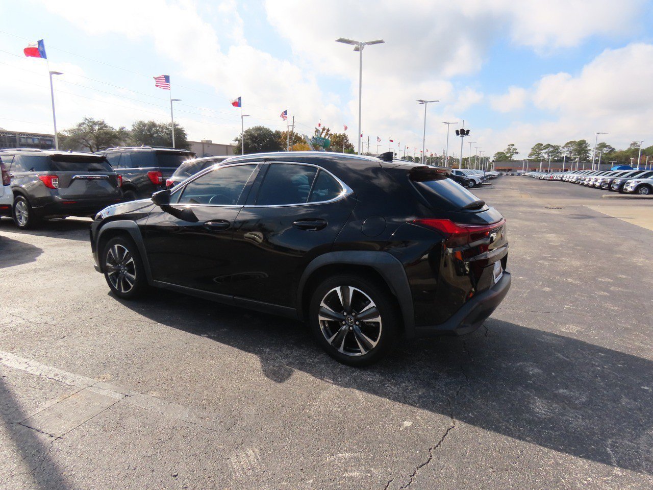 Used 2019 Lexus UX 200 image 3