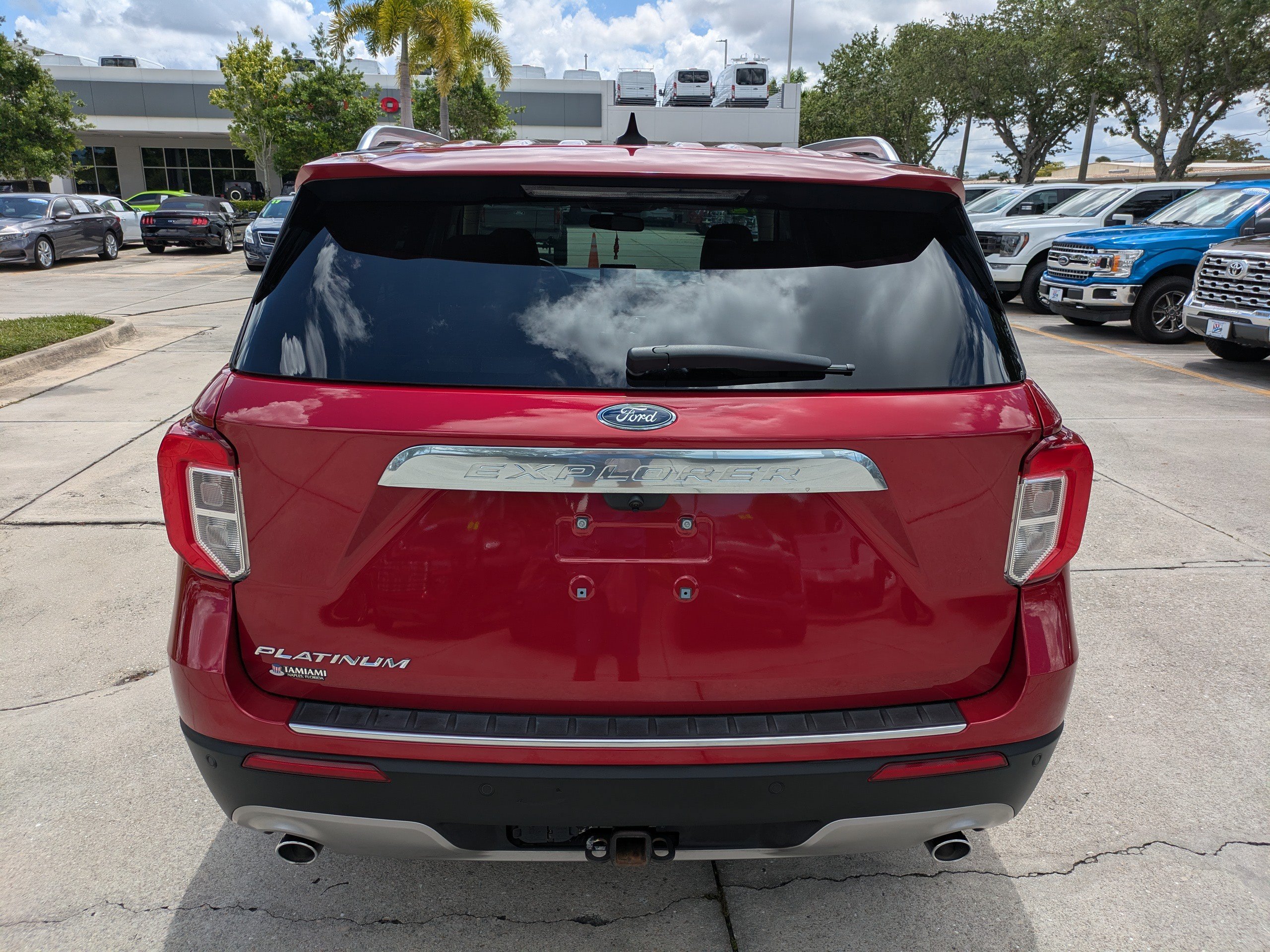 Certified 2022 Ford Explorer Platinum w/ Technology Package AWD/4WD image 5