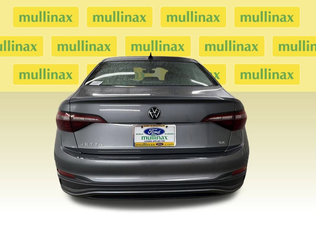 Used 2022 Volkswagen Jetta SE image 4
