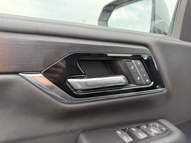 Used 2025 GMC Yukon Denali AWD/4WD image 13