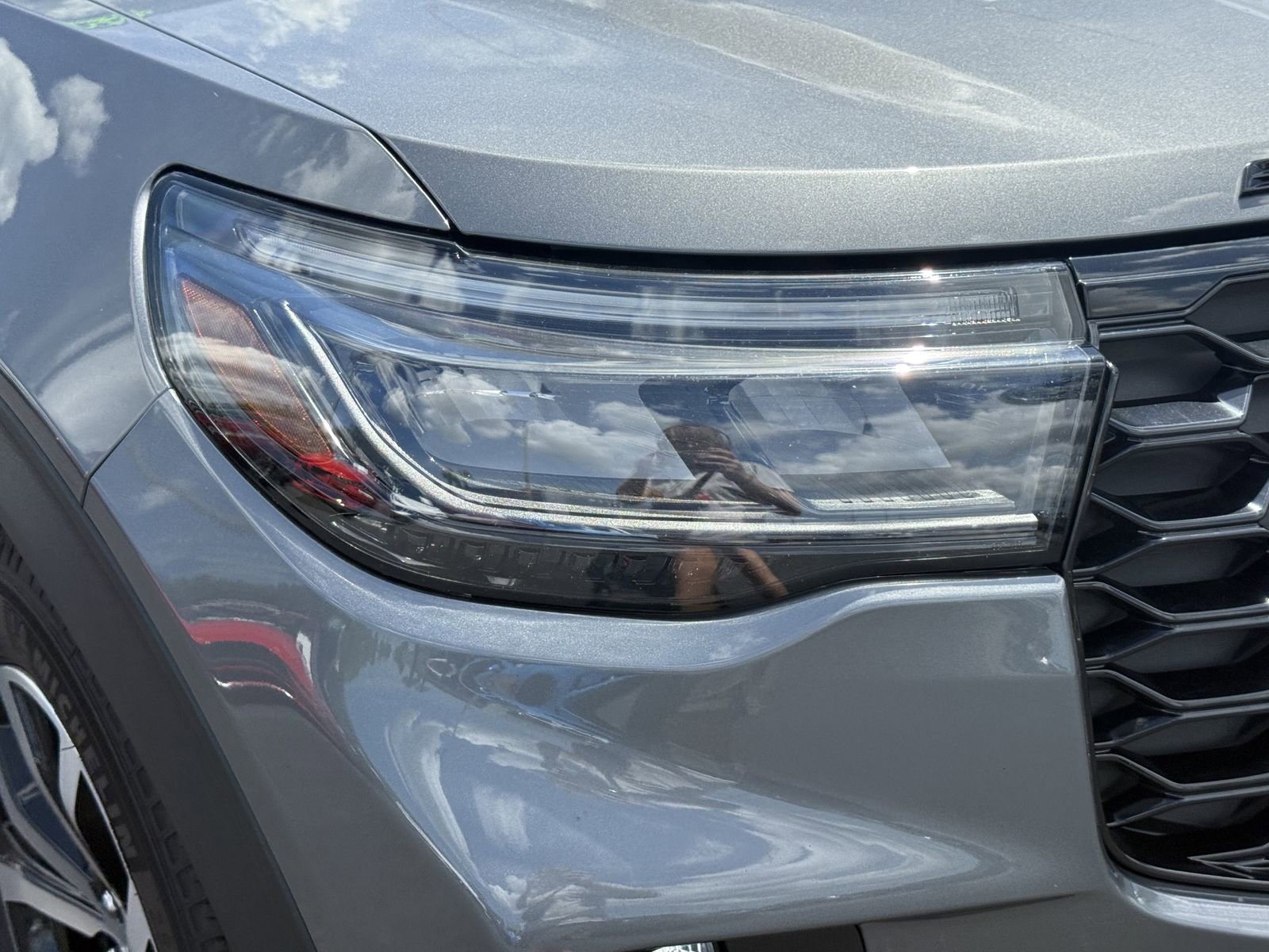 Certified 2025 Ford Explorer ST-Line AWD/4WD image 9