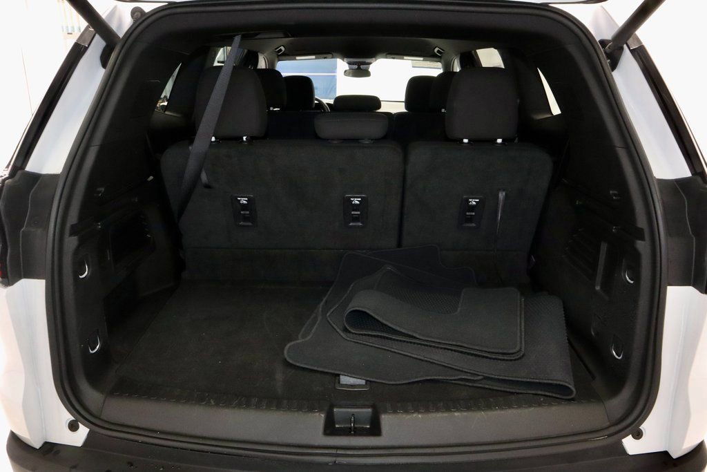 Used 2025 GMC Acadia Elevation image 14