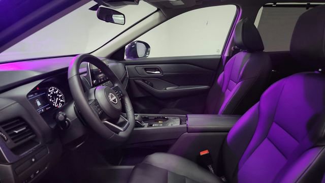 Used 2024 Nissan Rogue SV w/ SV Premium Package image 17