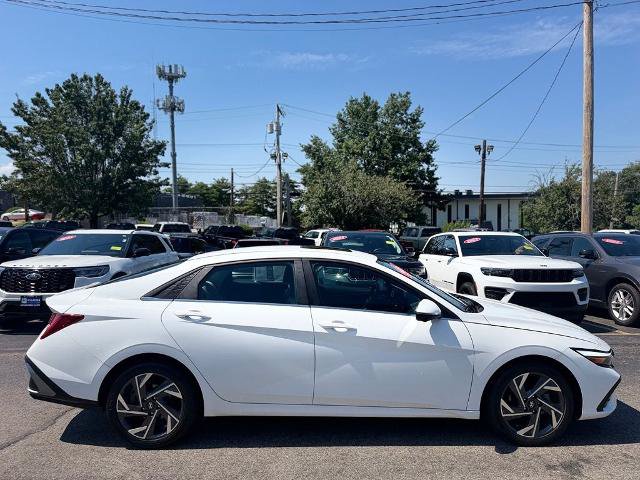 Used 2024 Hyundai Elantra Limited FWD image 10