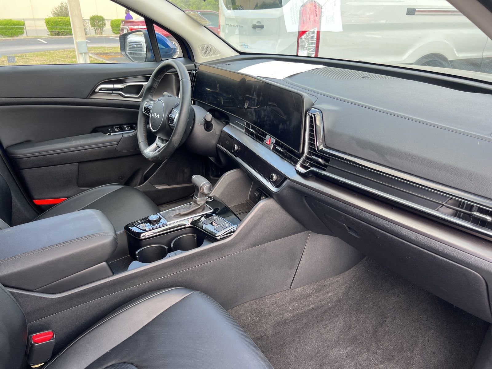 Used 2025 Kia Sportage EX image 22