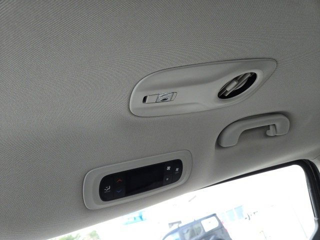 Used 2024 Chrysler Voyager LX image 34