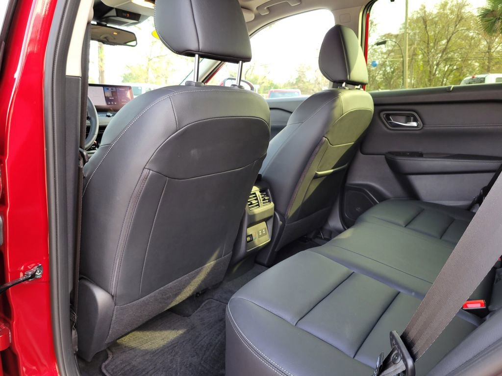 Used 2025 Nissan Rogue SL w/ SL Premium Package image 14