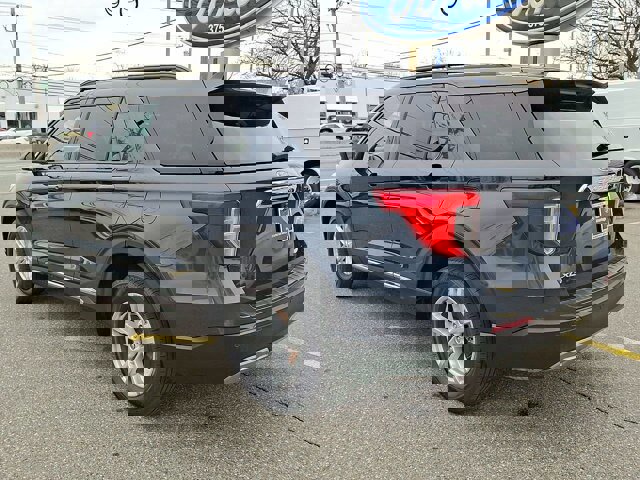 Certified 2022 Ford Explorer XLT w/ Equipment Group 202A image 5