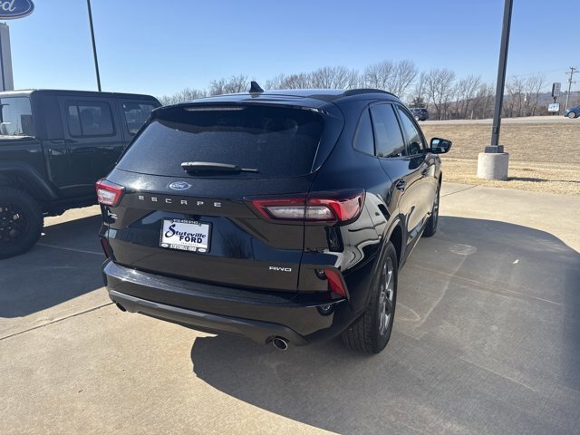 Certified 2023 Ford Escape ST-Line AWD/4WD image 3