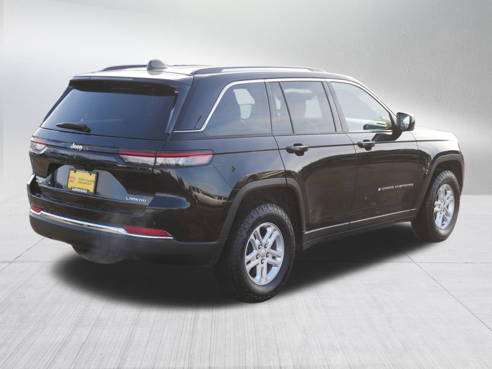 Used 2023 Jeep Grand Cherokee Laredo w/ Luxury Tech Group I image 5