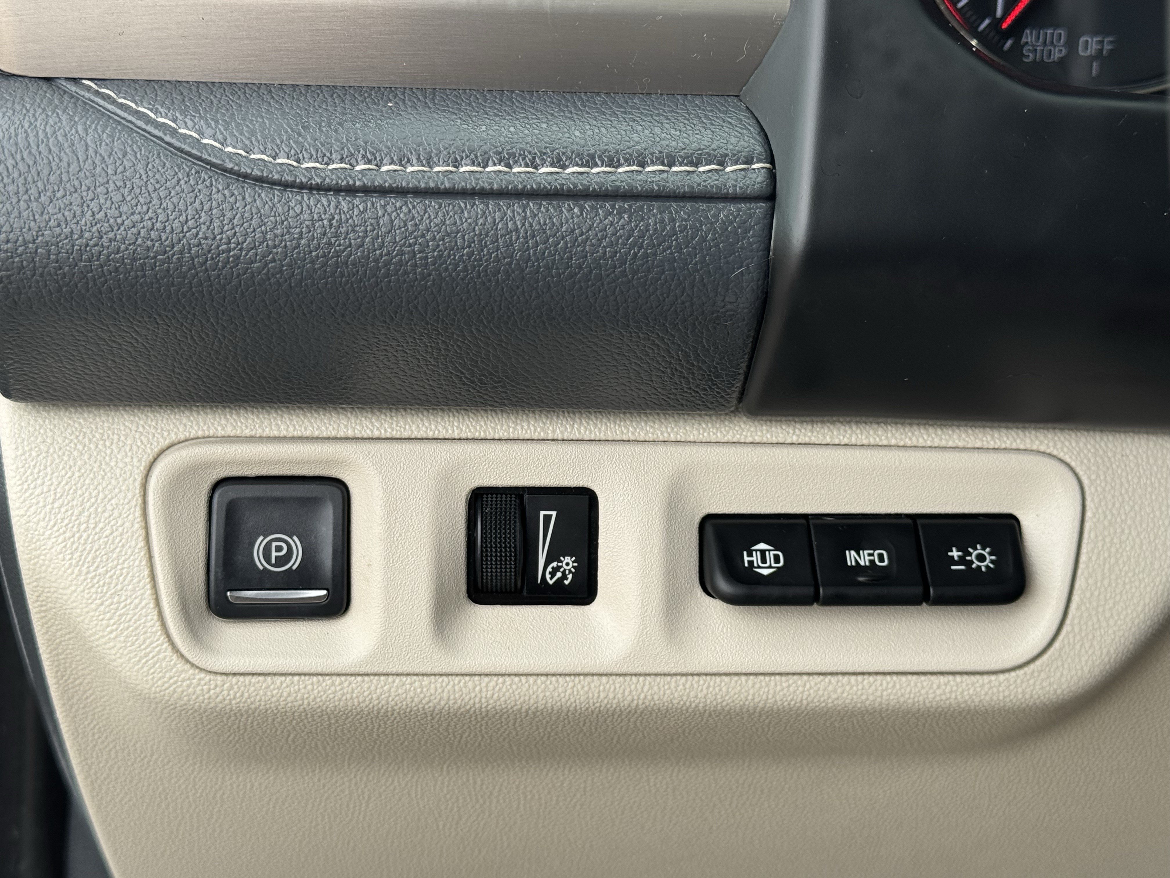 Used 2022 GMC Acadia Denali w/ Denali Ultimate Package FWD image 16