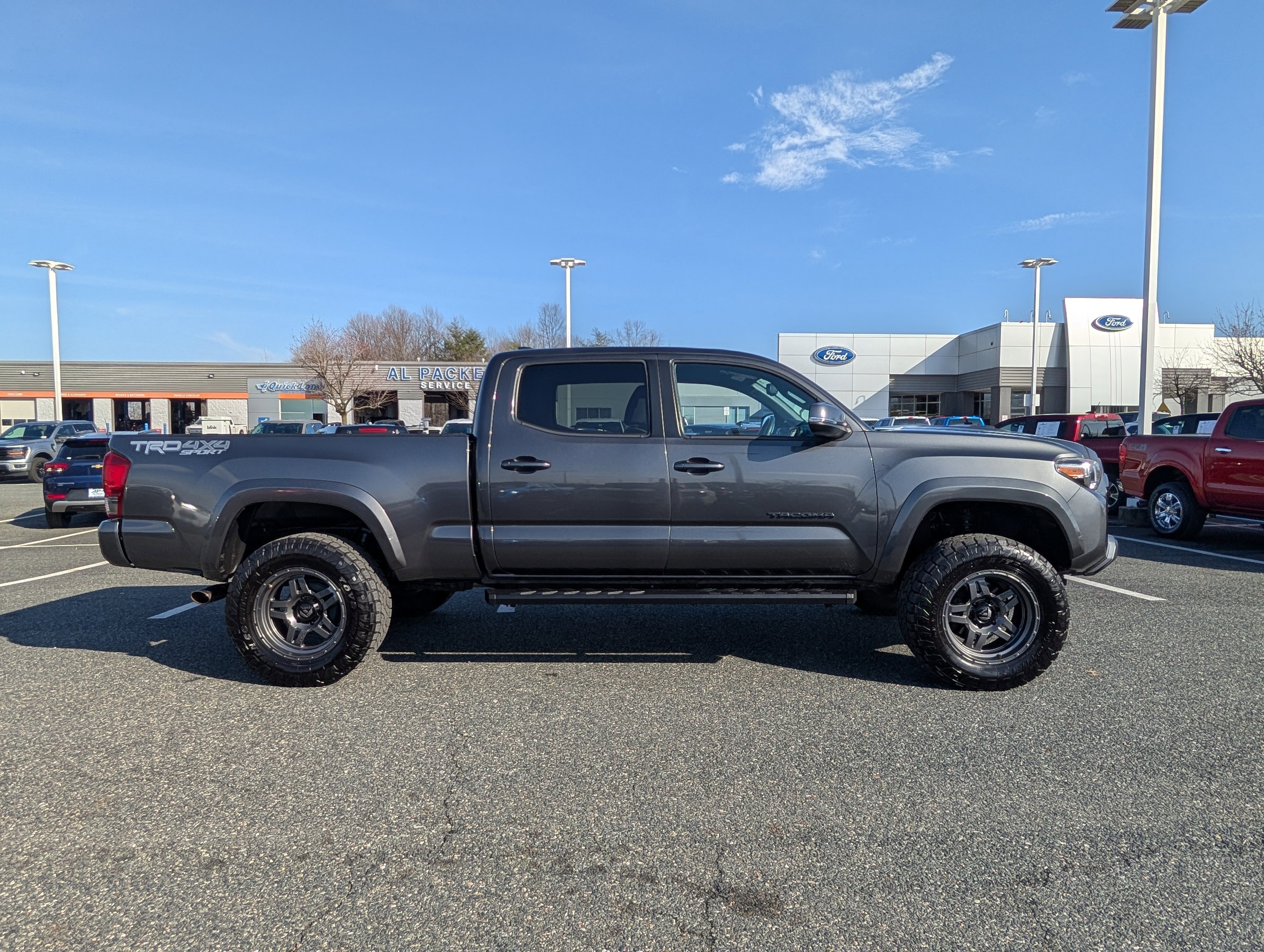 Used 2017 Toyota Tacoma TRD Sport w/ Tow Package image 6