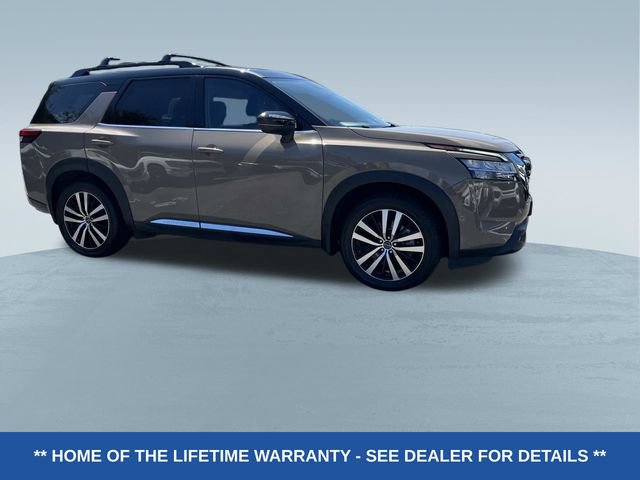 Used 2023 Nissan Pathfinder Platinum AWD/4WD image 2