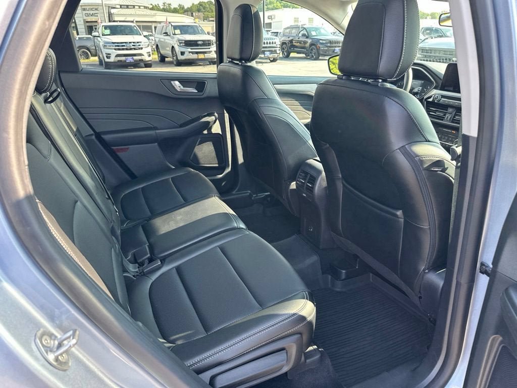 Certified 2022 Ford Escape SEL FWD image 11