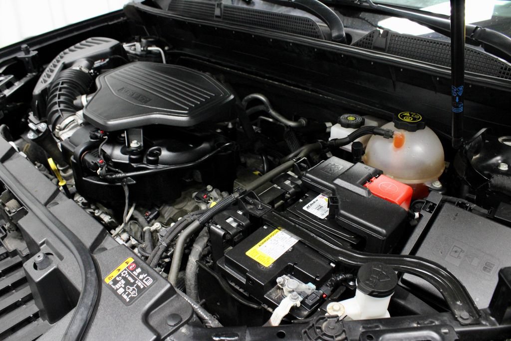 Used 2023 GMC Acadia AT4 w/ Technology Package AWD/4WD image 17