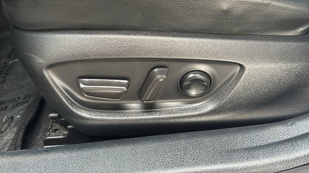 Used 2020 Toyota Camry SE w/ Carpet Mat Package FWD image 20