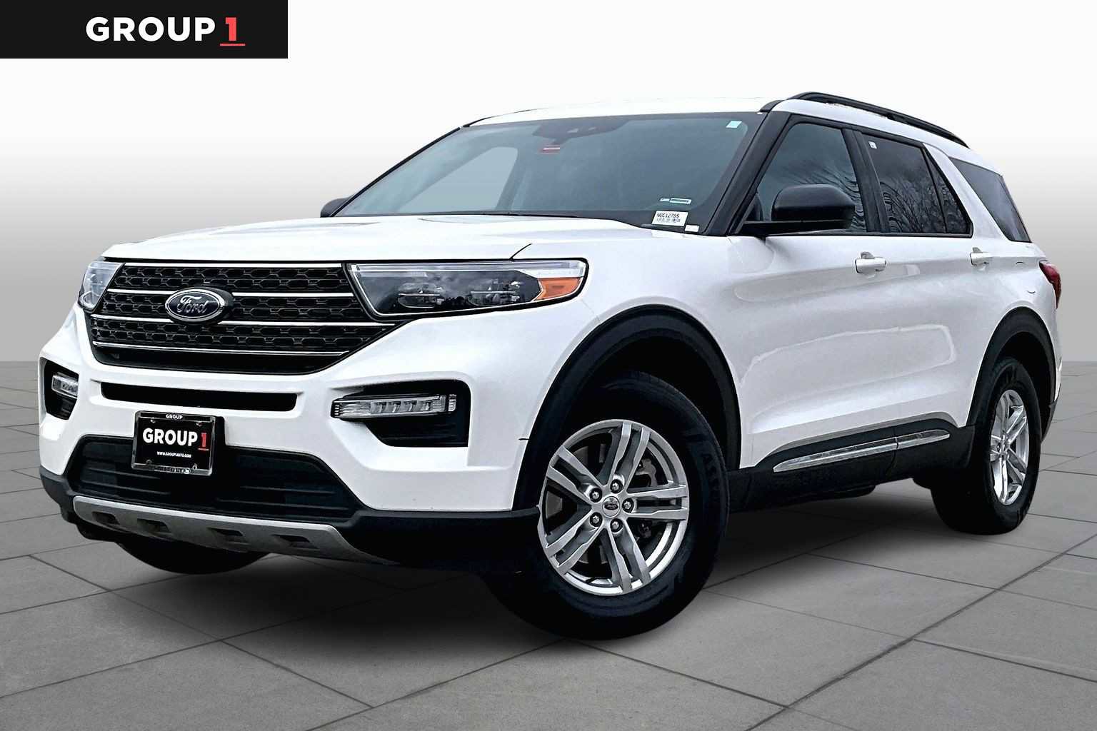 Certified 2022 Ford Explorer XLT w/ Equipment Group 202A AWD/4WD image 1