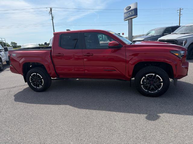 Used 2024 Toyota Tacoma TRD Sport AWD/4WD image 4