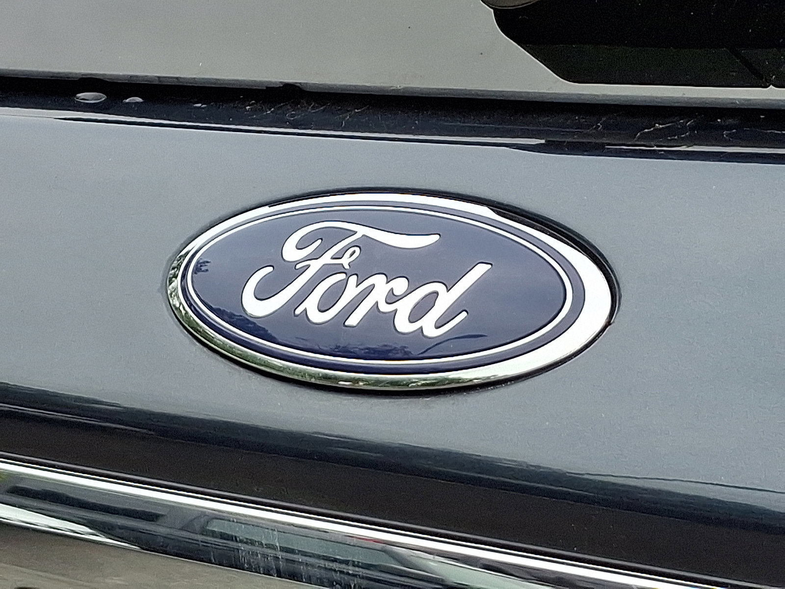 Certified 2022 Ford Explorer XLT w/ Equipment Group 202A image 31