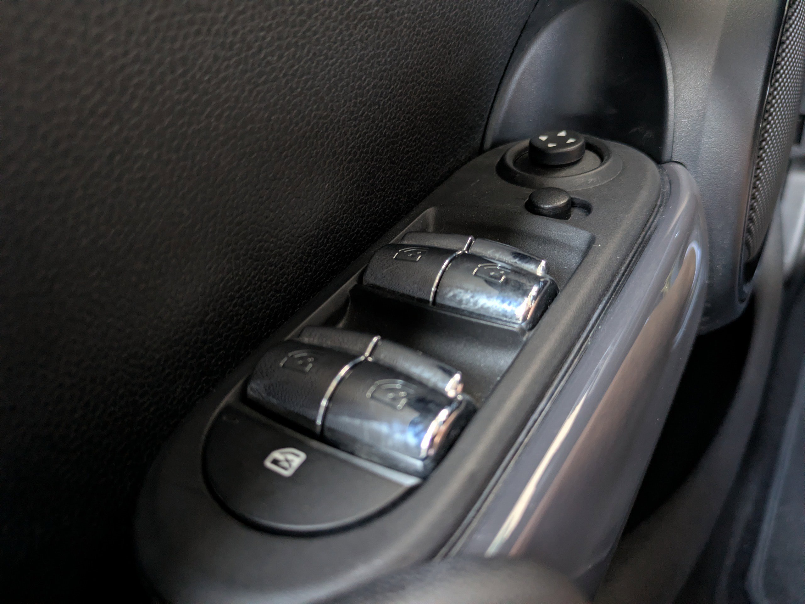Used 2022 MINI Cooper 4-Door Hardtop w/ Storage Package FWD image 23