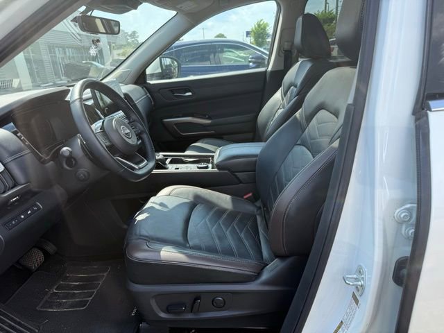 Used 2024 Nissan Pathfinder Platinum AWD/4WD image 6