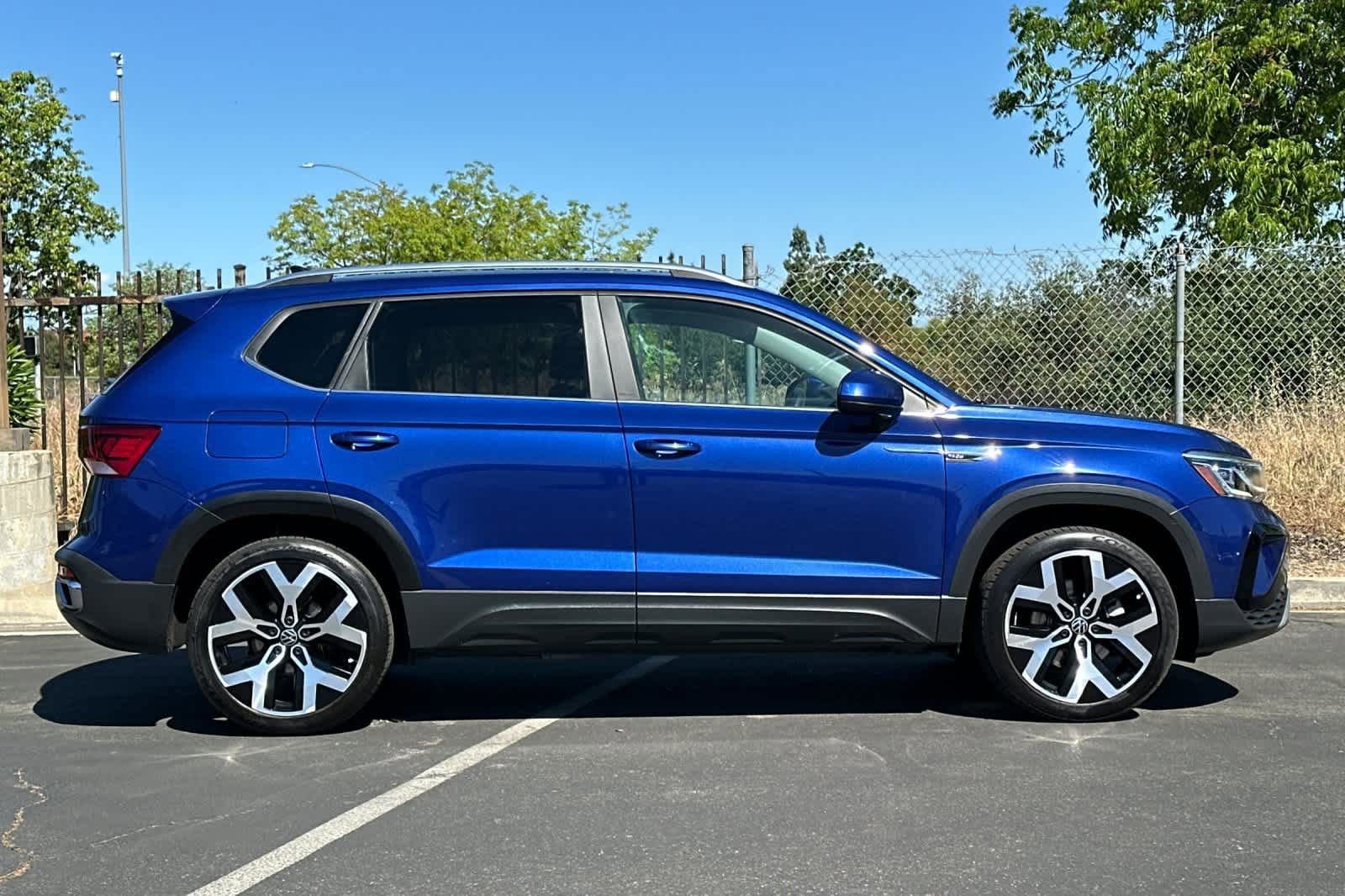 Used 2022 Volkswagen Taos SEL image 6