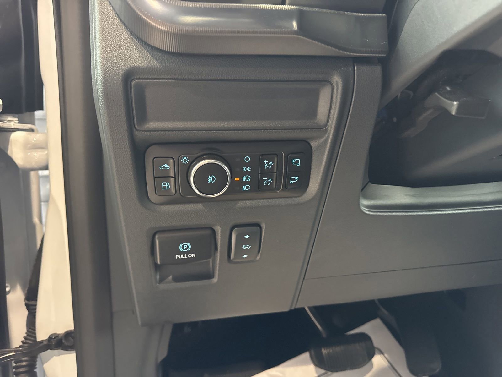 Certified 2025 Ford F150 Lariat w/ Equipment Group 501A Mid AWD/4WD image 29