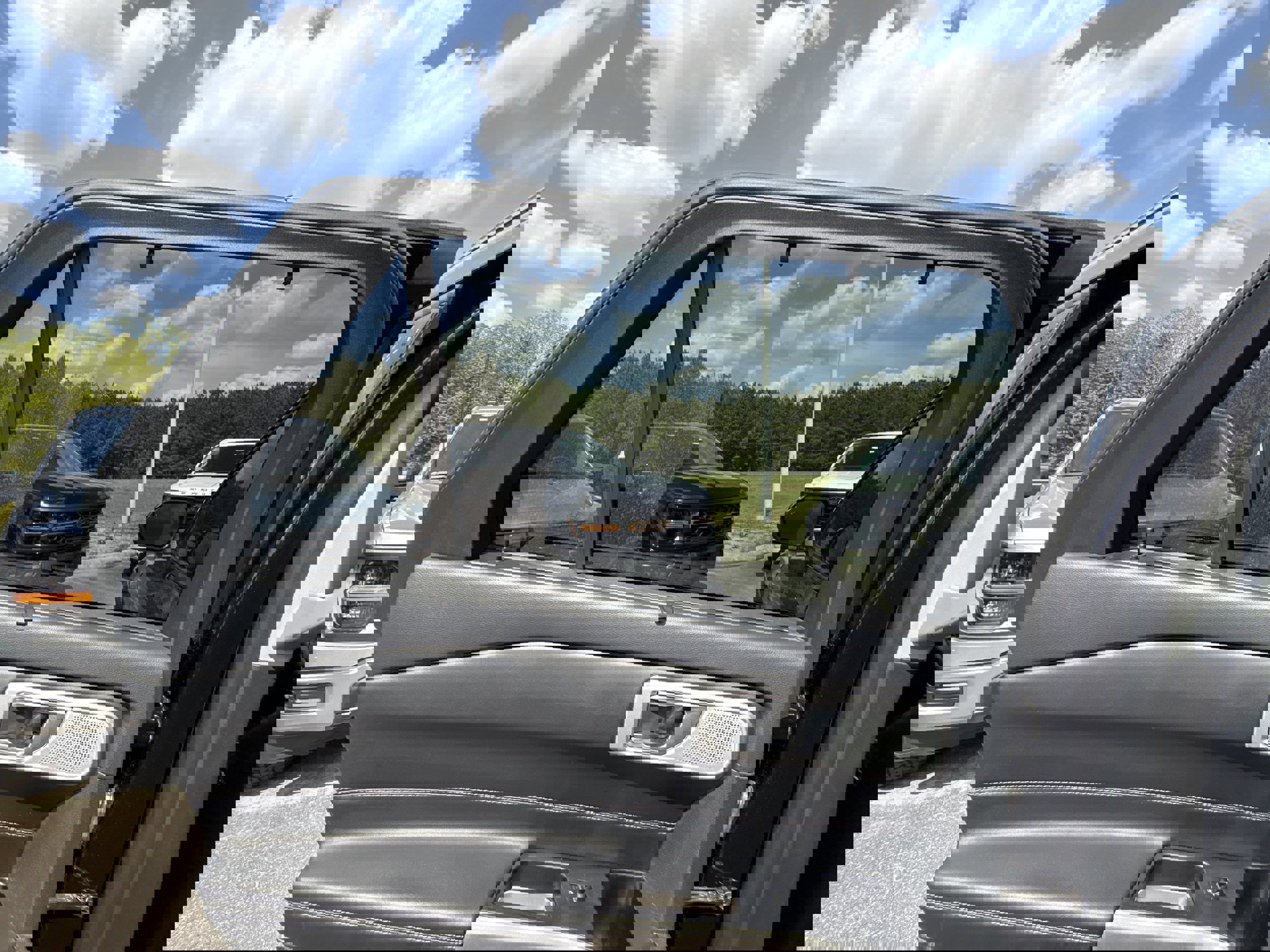 Certified 2023 Ford Explorer Limited w/ Limited Technology Package image 28