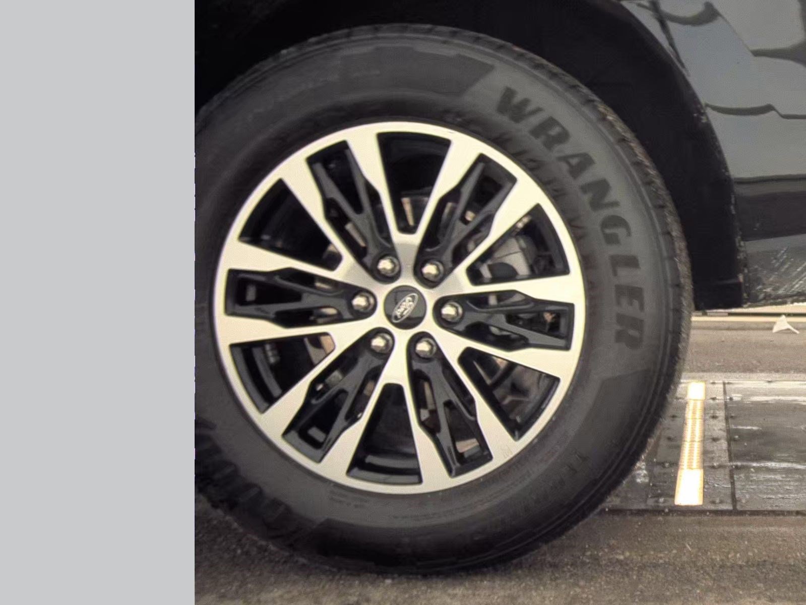 Certified 2025 Ford Expedition Platinum image 11