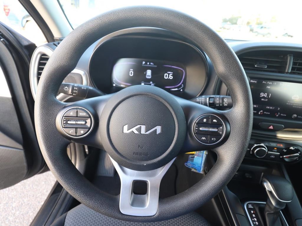 Used 2025 Kia Soul LX w/ LX Technology Package image 17