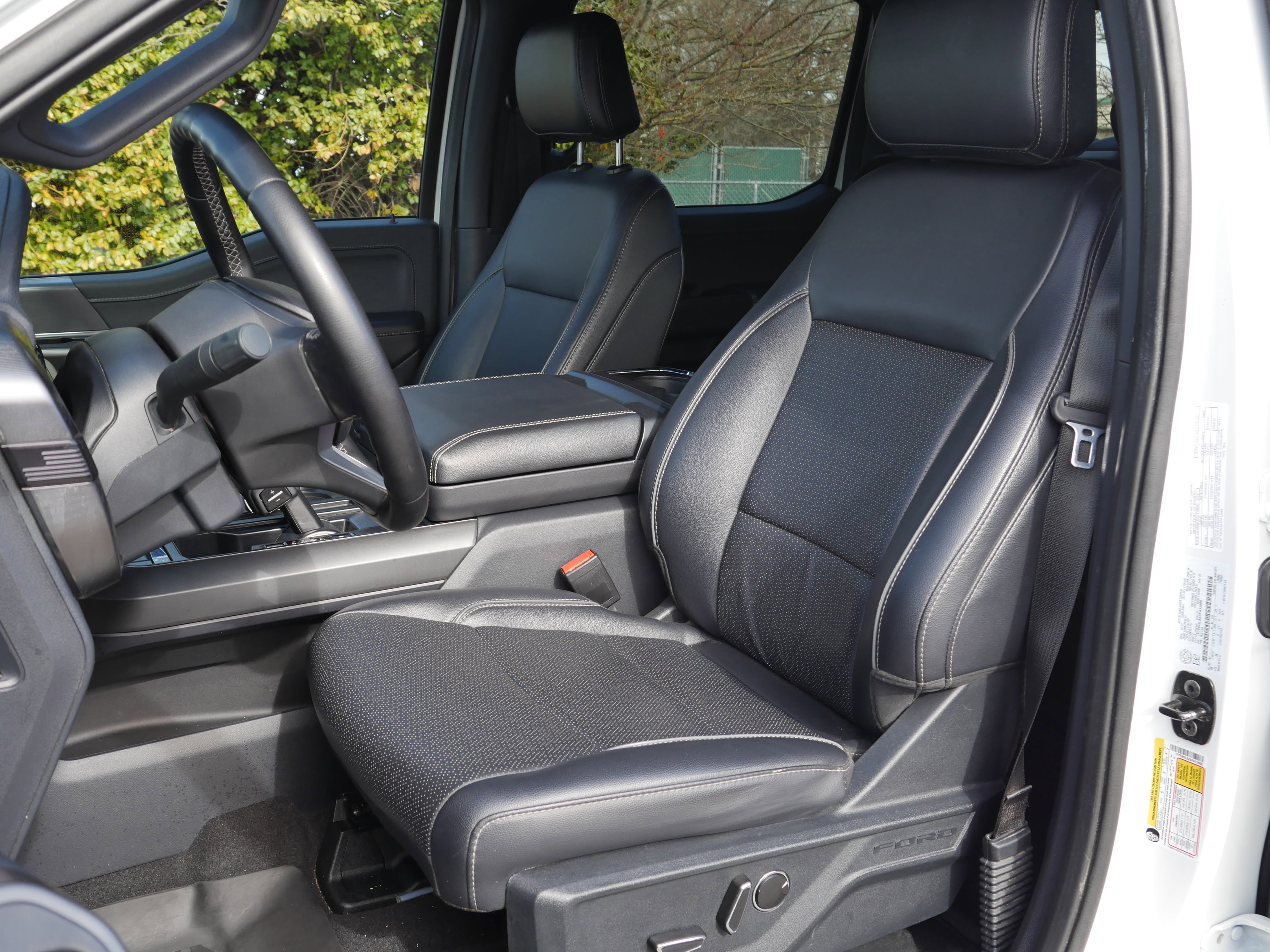 Certified 2025 Ford F150 Lariat w/ Equipment Group 502A High image 39