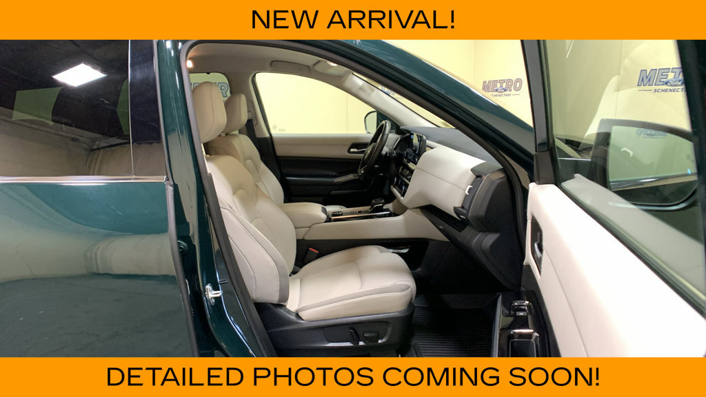 Used 2022 Nissan Pathfinder SL w/ SL Black Package AWD/4WD image 11