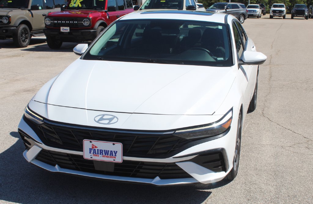 Used 2025 Hyundai Elantra SEL FWD image 5