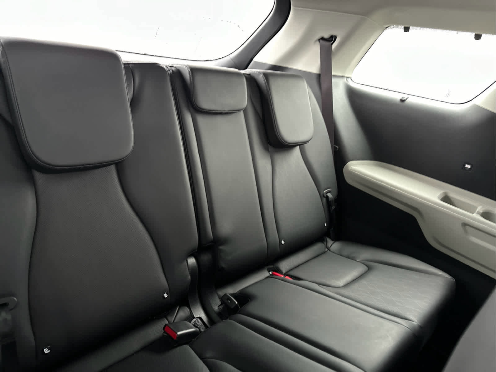 Used 2024 Kia Carnival SX image 32